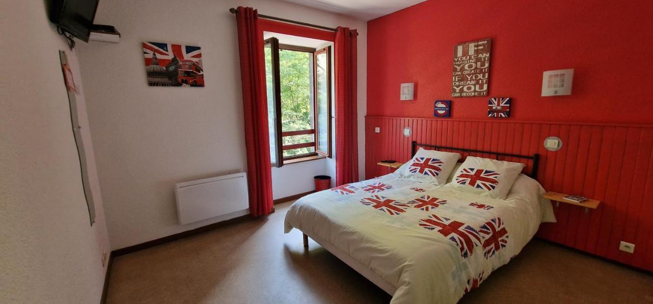 Chambres D'Hotes Les Lits Des Fees Saint-Floret Dış mekan fotoğraf